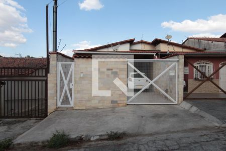 Casa à venda com 240m², 3 quartos e 2 vagasFachada