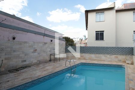 Casa à venda com 240m², 3 quartos e 2 vagasPiscina
