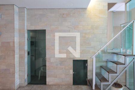 Casa à venda com 240m², 3 quartos e 2 vagasSala de TV