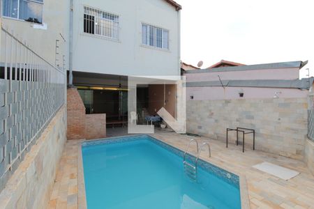 Casa à venda com 240m², 3 quartos e 2 vagasPiscina