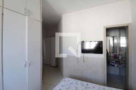 Casa à venda com 240m², 3 quartos e 2 vagasSuíte