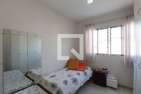 Casa à venda com 240m², 3 quartos e 2 vagasSuíte
