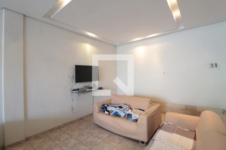 Casa à venda com 240m², 3 quartos e 2 vagasSala de TV