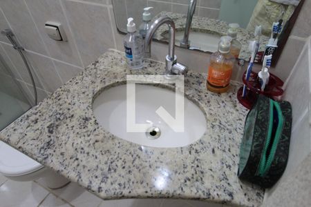 Casa à venda com 240m², 3 quartos e 2 vagasBanheiro Social