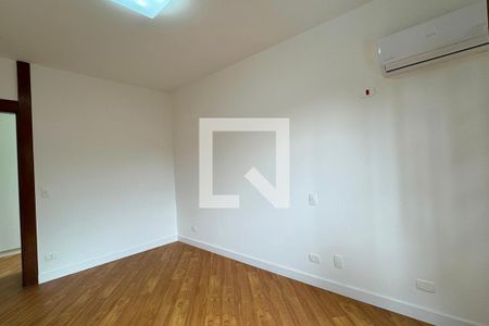 Casa de condomínio para alugar com 450m², 4 quartos e 6 vagasSuíte 1