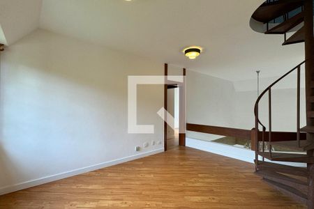 Casa de condomínio para alugar com 450m², 4 quartos e 6 vagasSala de TV