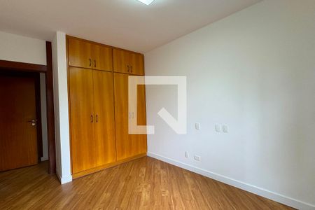 Casa de condomínio para alugar com 450m², 4 quartos e 6 vagasSuíte 2