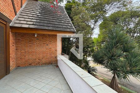 Casa de condomínio para alugar com 450m², 4 quartos e 6 vagassacada do Quarto 4