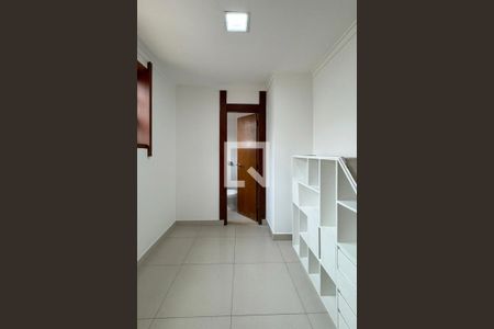 Casa de condomínio para alugar com 450m², 4 quartos e 6 vagasQuarto de Serviço