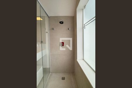 Casa de condomínio para alugar com 450m², 4 quartos e 6 vagasBanheiro da Suíte 1