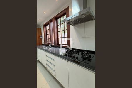 Casa de condomínio para alugar com 450m², 4 quartos e 6 vagasCozinha