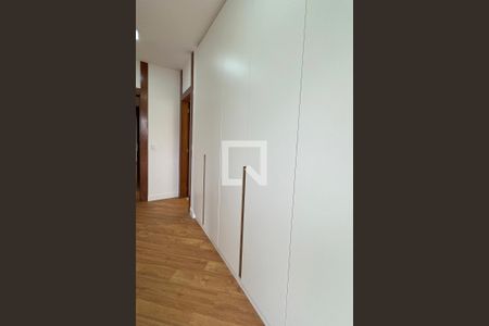 Casa de condomínio para alugar com 450m², 4 quartos e 6 vagasCloset da suíte 1