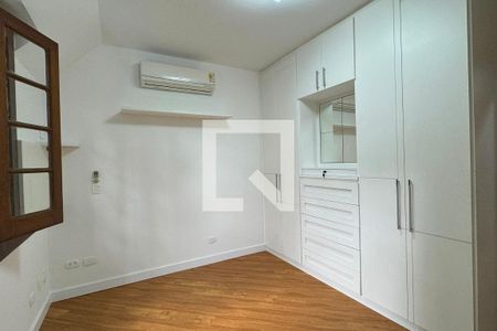 Casa de condomínio para alugar com 450m², 4 quartos e 6 vagasQuarto 3
