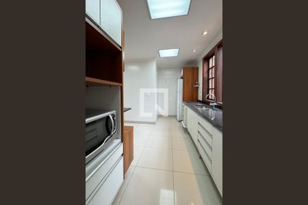 Casa de condomínio para alugar com 450m², 4 quartos e 6 vagasCozinha