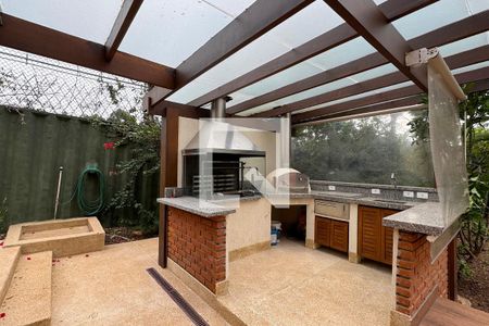 Casa de condomínio para alugar com 450m², 4 quartos e 6 vagasChurrasqueira