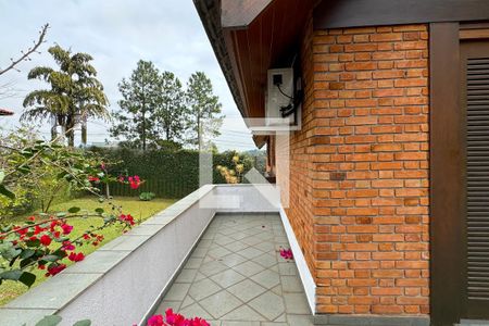 Casa de condomínio para alugar com 450m², 4 quartos e 6 vagassacada do Quarto 4