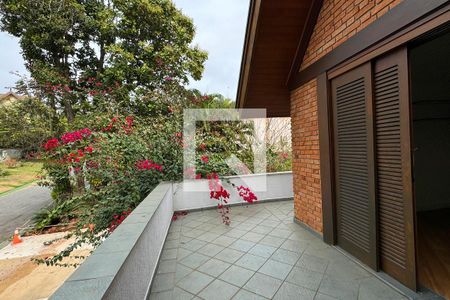 Casa de condomínio para alugar com 450m², 4 quartos e 6 vagassacada do Quarto 4