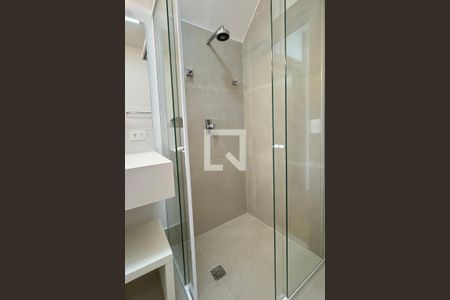 Casa de condomínio para alugar com 450m², 4 quartos e 6 vagasBanheiro Corredor