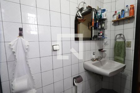 Casa à venda com 427m², 5 quartos e 4 vagasBanheiro da Suíte 1 Casa 2