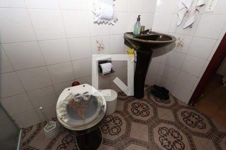 Casa à venda com 427m², 5 quartos e 4 vagasBanheiro Social