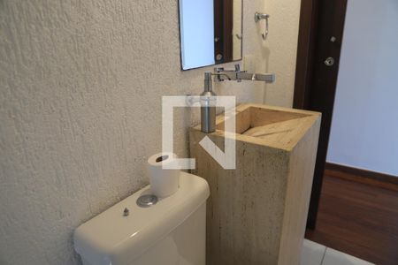 Casa à venda com 189m², 3 quartos e 2 vagasLavabo