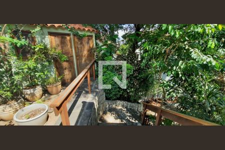 Casa de condomínio para alugar com 460m², 4 quartos e 2 vagas Casa de condomínio para alugar com 460m², 4 quartos e 2 vagasJardim - Casa - lateral