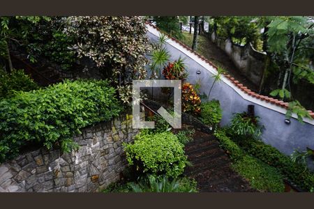 Casa de condomínio para alugar com 460m², 4 quartos e 2 vagasEntrada Lateral - jardim