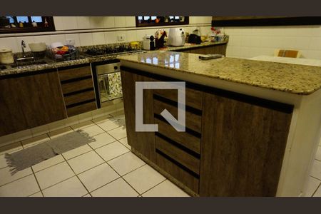 Casa de condomínio para alugar com 460m², 4 quartos e 2 vagasCozinha