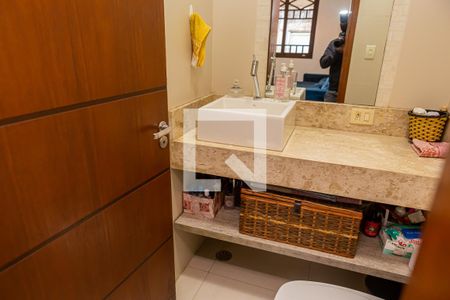 Casa à venda com 158m², 3 quartos e 2 vagasLavabo