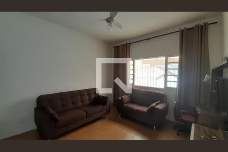 Casa para alugar com 200m², 3 quartos e 3 vagas Casa para alugar com 200m², 3 quartos e 3 vagasSala