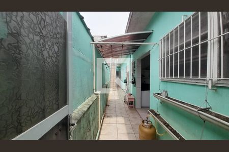 Corredor quintal de casa para alugar com 3 quartos, 200m² em Vila Tupi, Praia Grande