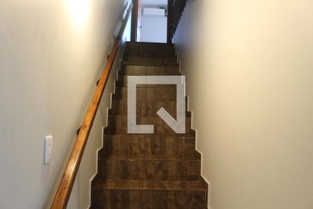 Casa à venda com 270m², 4 quartos e 3 vagasEscada