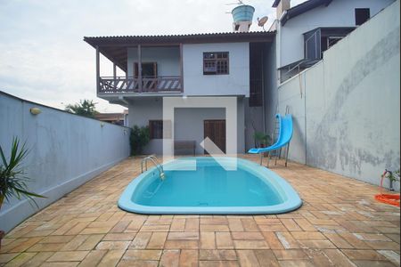 Casa à venda com 630m², 3 quartos e 2 vagasQuintal