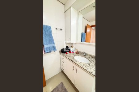 Apartamento à venda com 139m², 4 quartos e 4 vagasBanheiro da Suíte 1