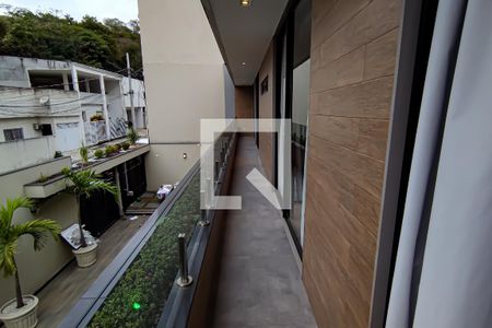 Casa à venda com 230m², 4 quartos e 2 vagasVaranda quarto 4 suite