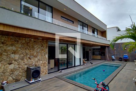 Casa à venda com 230m², 4 quartos e 2 vagasfrente