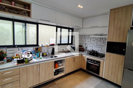 Casa à venda com 230m², 4 quartos e 2 vagascozinha