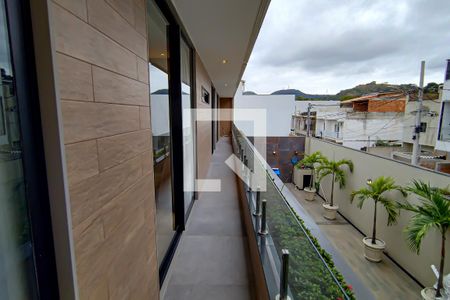 Casa à venda com 230m², 4 quartos e 2 vagasVaranda quarto 4 suite