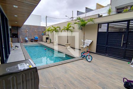 Casa à venda com 230m², 4 quartos e 2 vagasfrente