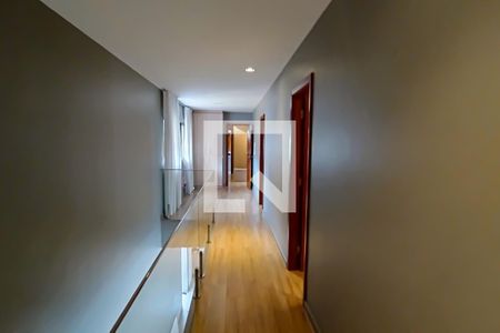Casa à venda com 230m², 4 quartos e 2 vagascorredor