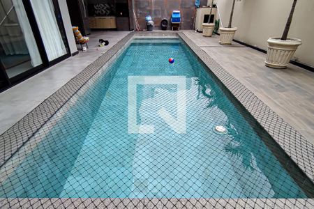 Casa à venda com 230m², 4 quartos e 2 vagaspiscina