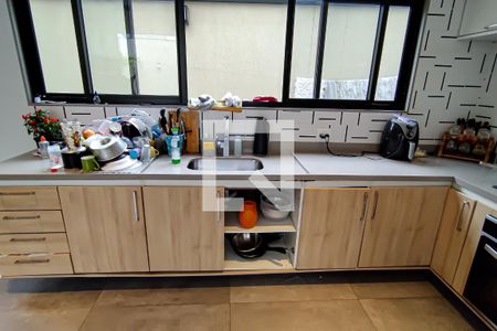 Casa à venda com 230m², 4 quartos e 2 vagascozinha