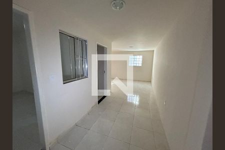 Sala de casa para alugar com 3 quartos, 100m² em Marechal Hermes, Rio de Janeiro