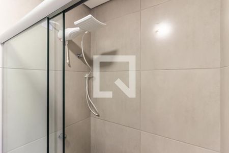 Banheiro de kitnet/studio para alugar com 1 quarto, 23m² em República, São Paulo