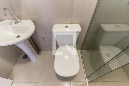 Banheiro de kitnet/studio para alugar com 1 quarto, 23m² em República, São Paulo