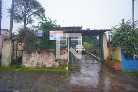 Casa à venda com 230m², 4 quartos e 3 vagas Casa à venda com 230m², 4 quartos e 3 vagasFachada