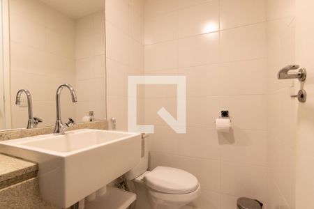 Apartamento à venda com 68m², 2 quartos e 1 vaga Apartamento à venda com 68m², 2 quartos e 1 vagaBanheiro Social