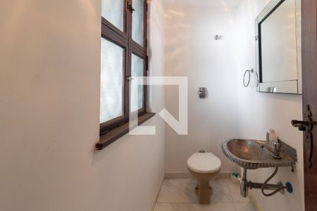 Casa à venda com 570m², 4 quartos e 4 vagasLavabo