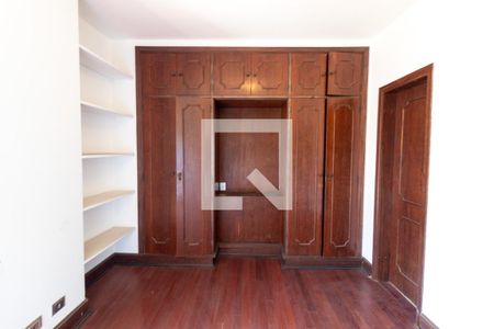 Casa à venda com 570m², 4 quartos e 4 vagasQuarto 2