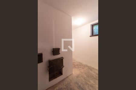 Casa à venda com 570m², 4 quartos e 4 vagasQuarto de Serviço 6 Aquecedor 